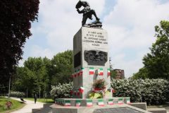 Caduti_monumentoalpini14_CHE