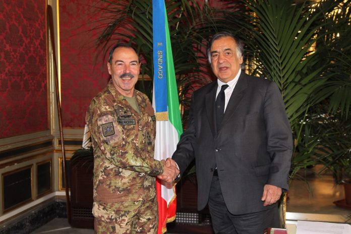 Il Capo di Stato Maggiore dell'Esercito e il sindaco di Palermo Leoluca Orlando