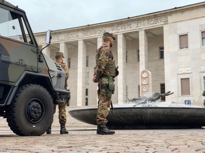 Personale del 6ø reggimento Alpini in servizio al tribunale di Bolzano