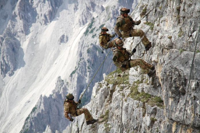 Alpini in addestramento alpinistico