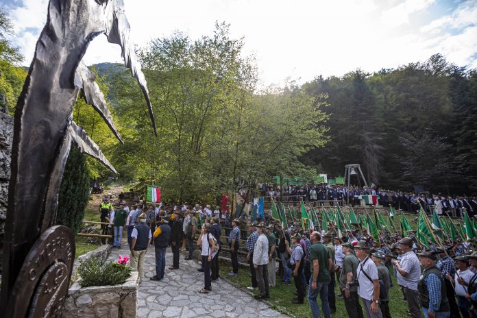 CISON DI VALMARINO: COMMEMORAZIONE ALPINI BOSCO PENNE MOZZE