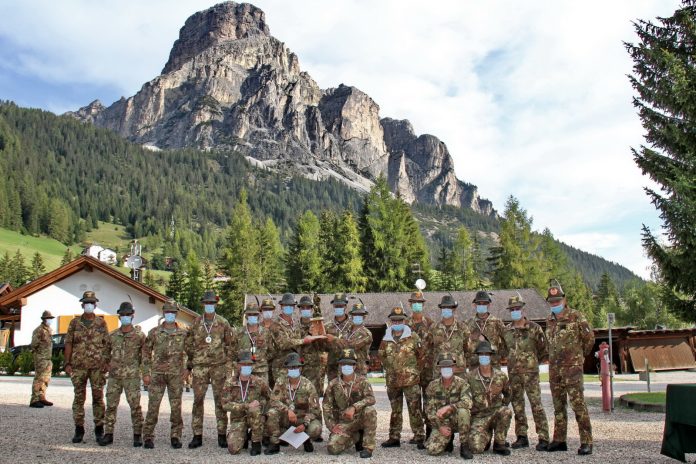 18_Foto di gruppo del plotone vincitore