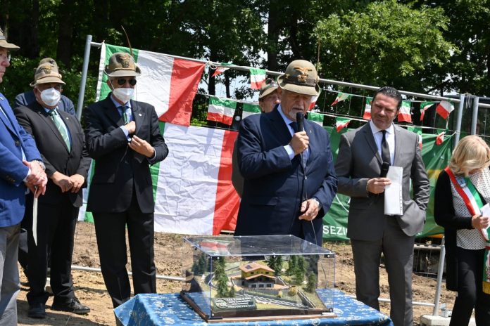 La Bandiera Italiana – Alpini Gruppo Monza Centro