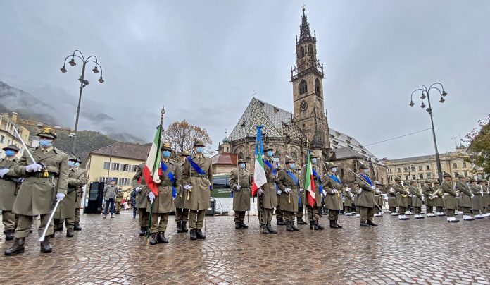 Le Bandiere di Guerra in piazza Walter