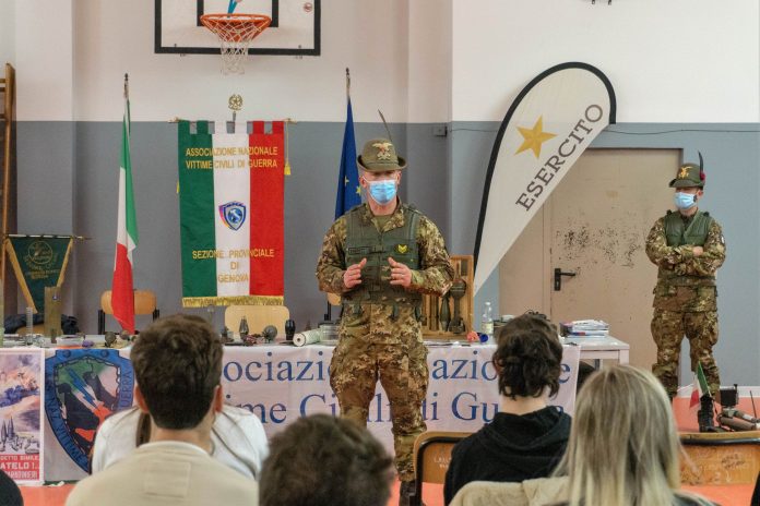 2- Artificiere dell'Esercito spiega le norme di comportamento da adottare in caso di rinvenimento