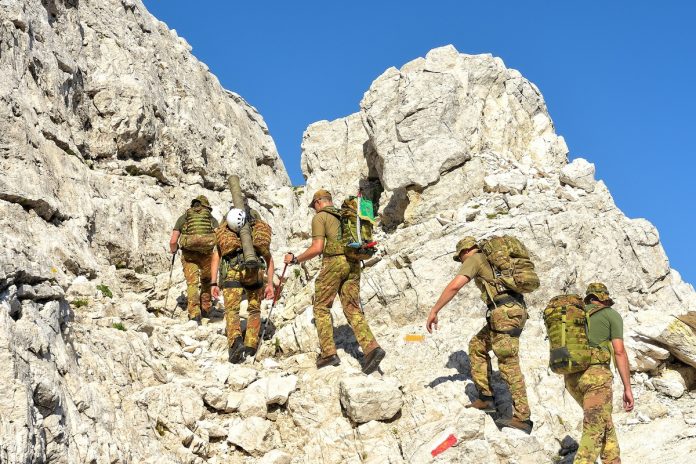 Monte Canin_Bandiera di guerra 8° Reggimento Alpini e Gen Majoli - 1