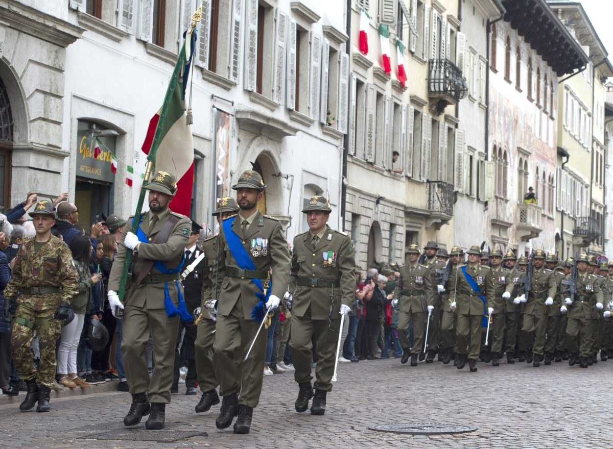 Cerimonia solenne del 150° del Corpo degli Alpini a Napoli Associazione Nazionale Alpini Cerimonia solenne del 150° del Corpo degli Alpini a Napoli Associazione Nazionale Alpini