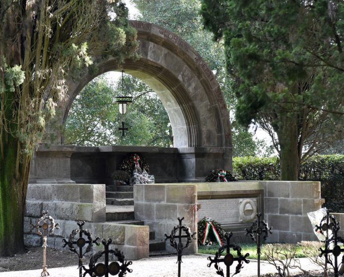 Aquileia_-_Monumento_ai_Dieci_Militi_Ignoti