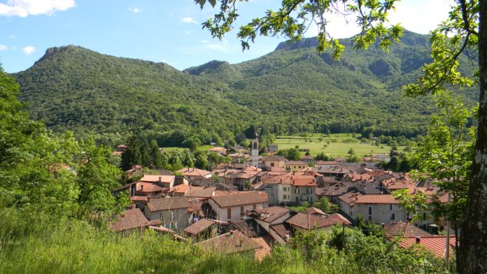 1280px-Panorama-brinzio